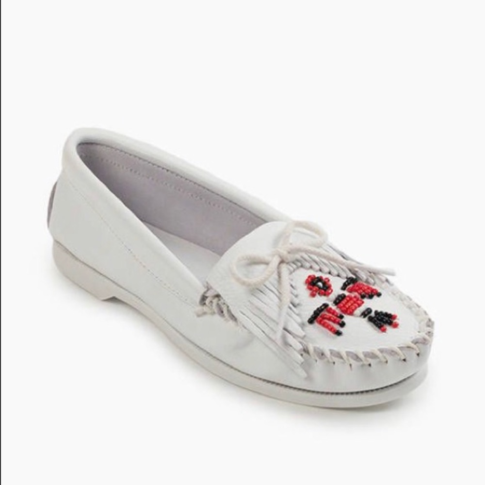 New Minnetonka White Leather Thunderbird size 9.5